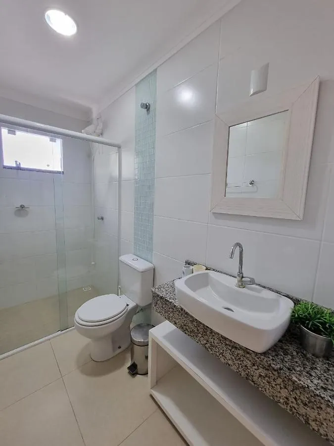 Apartamentos próximo à praia Bombinhas 0*,  Brasil