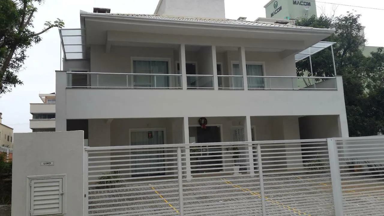 Apartamentos próximo à praia Bombinhas 0*,  Brasil